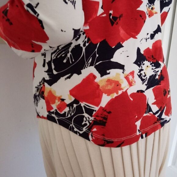 Red,white,navy ,3/4 sleeve top - Picture 5 of 6